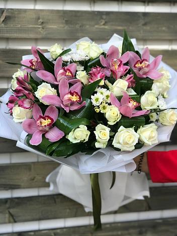 Букет цветов из: Розы и Хризантемы в Кожино
