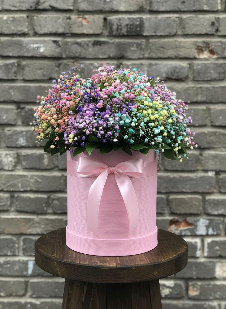 Цветочная композиция из Гипсофила и Розы в шляпной коробке в Кожино