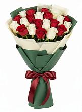 Букет Микс из красных и белых роз в Кожино