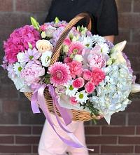 Композиция солнечный день в Кожино Цветочная композиция из Розы, Хризантемы, Пионы и Лизиантусы в корзине в Кожино