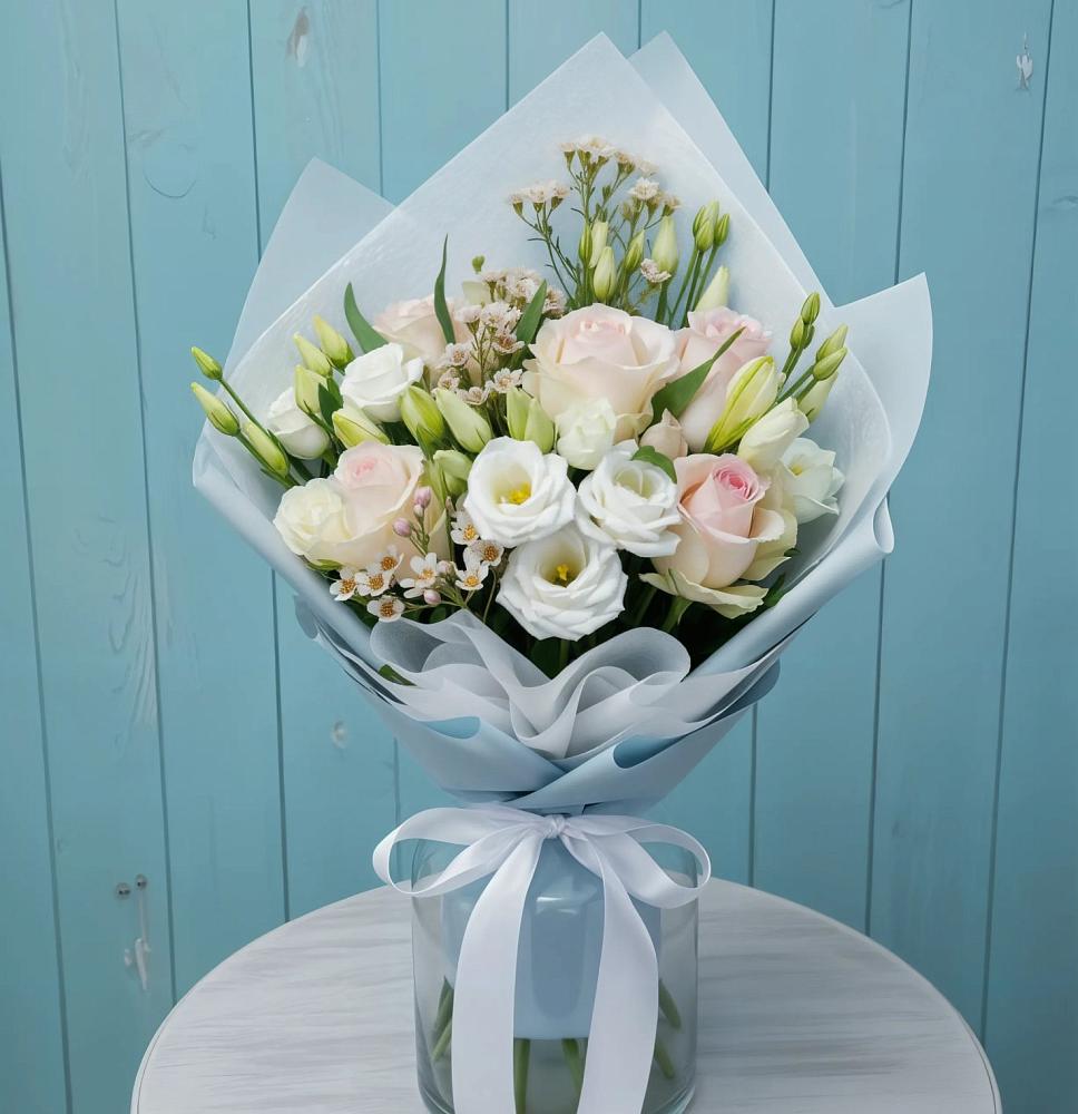 Букет цветов из: Розы и Лизиантусы в Кожино