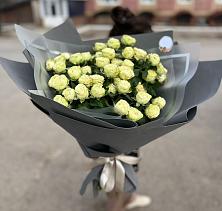 Букет Белые кустовые розы Солинеро в Кожино