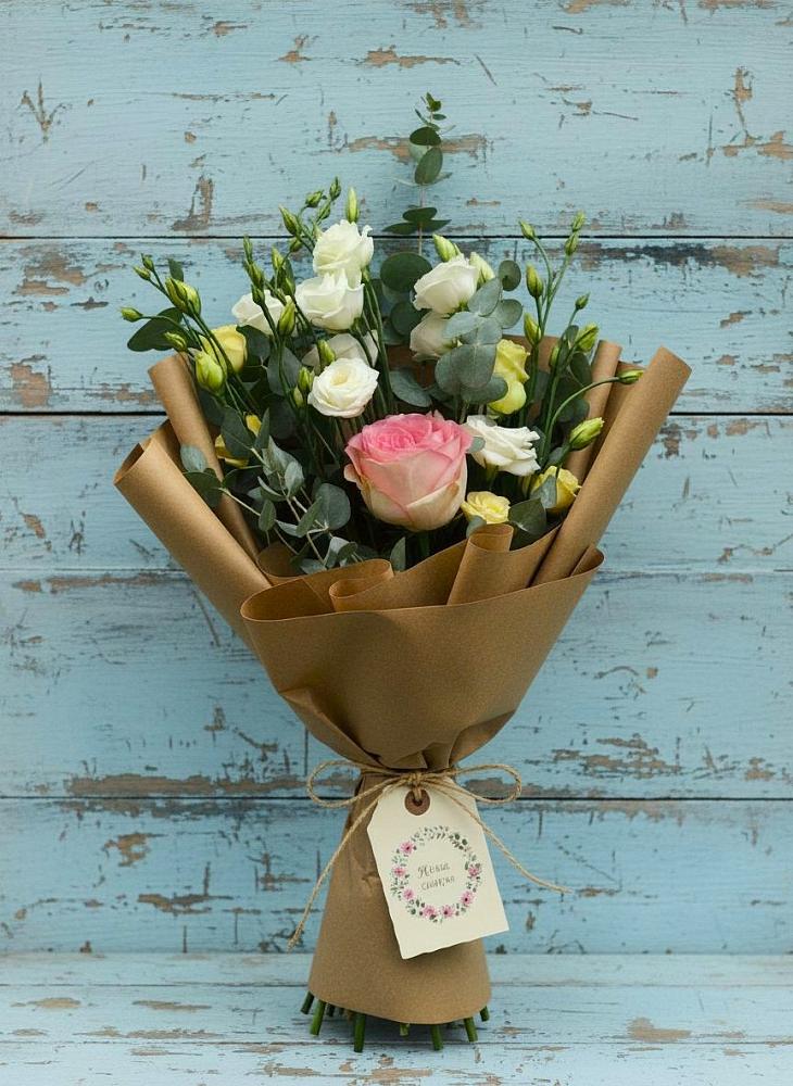 Букет цветов из: Розы и Лизиантусы в Кожино