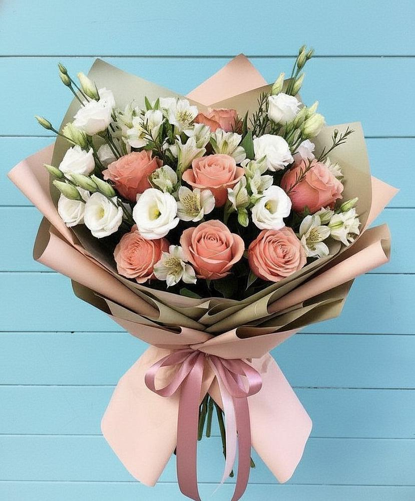 Букет цветов из: Розы, Альстромерии и Лизиантусы в Кожино