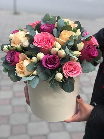 Цветочная композиция из Розы в шляпной коробке в Кожино