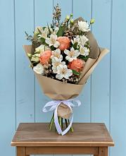Букет цветов из:  Альстромерии, Лизиантусы, Розы и Хризантемы в Кожино