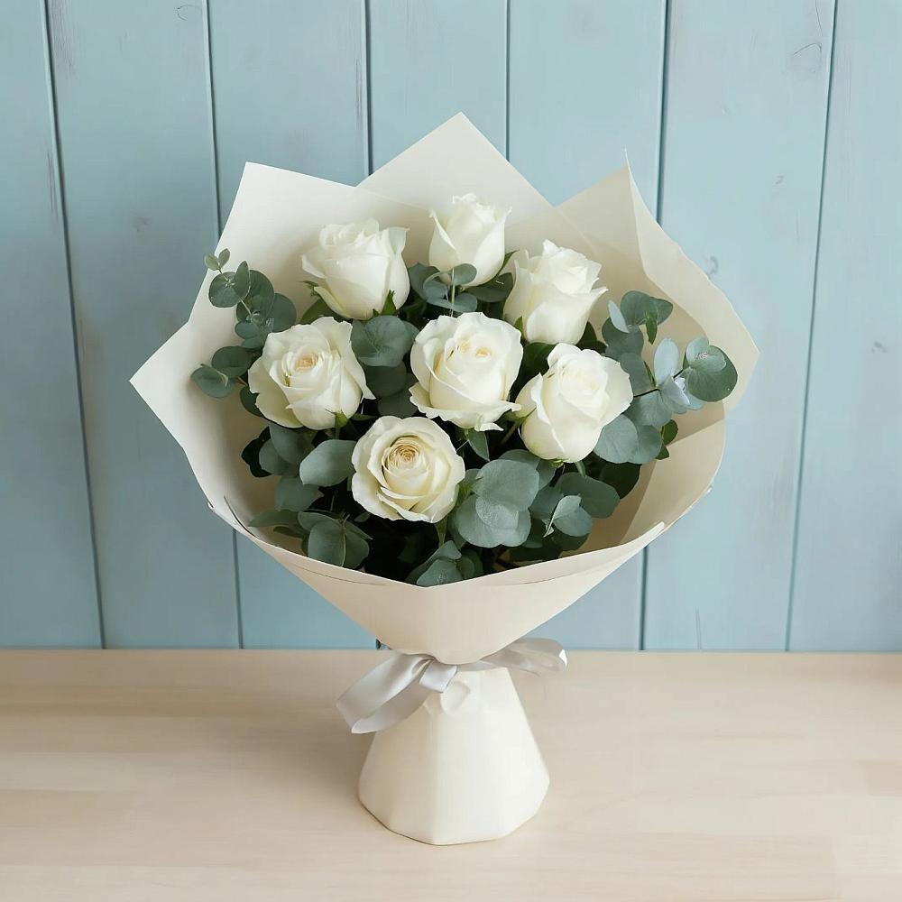 Букет Белые розы в Эвкалипте в Кожино