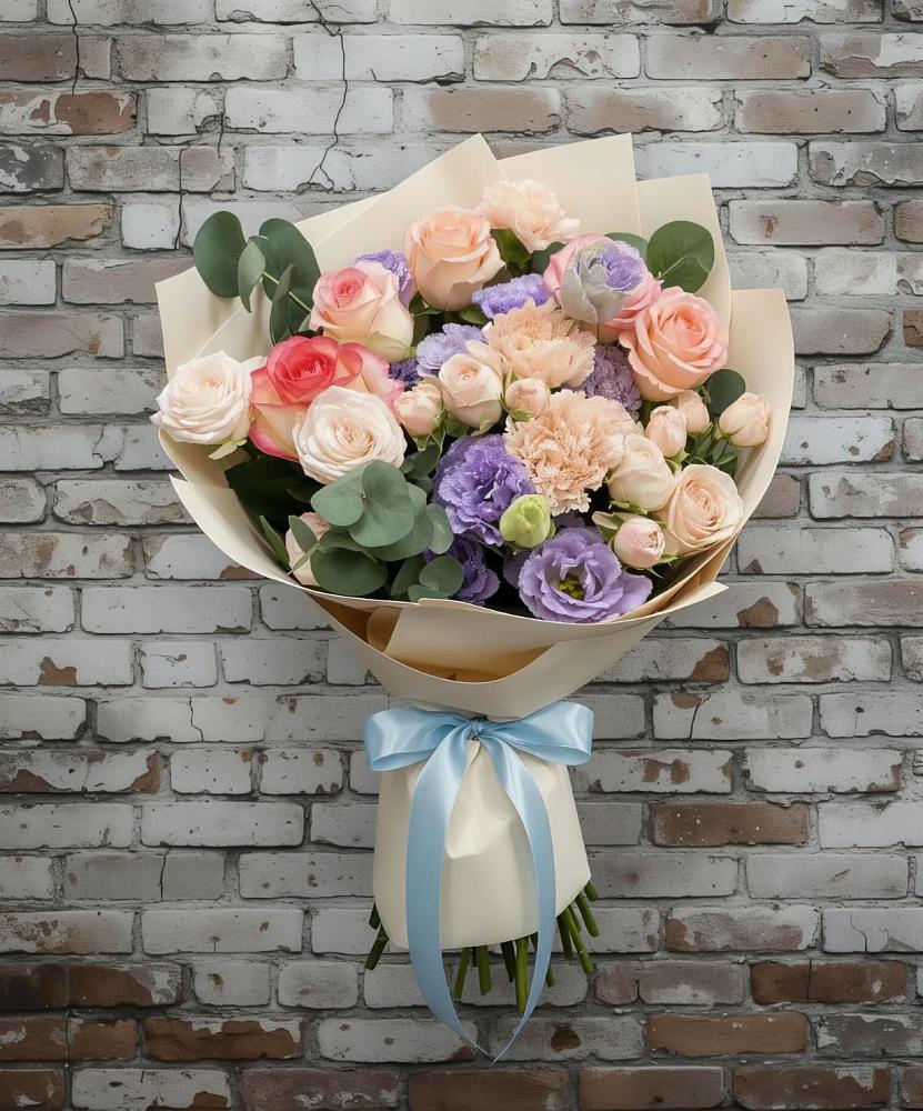 Букет цветов из: Розы, Лизиантусы и Гвоздики в Кожино