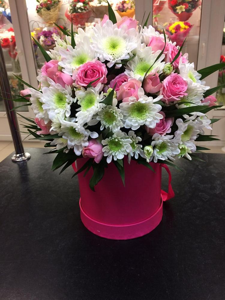 Цветочная композиция из Розы и Хризантемы в шляпной коробке в Кожино