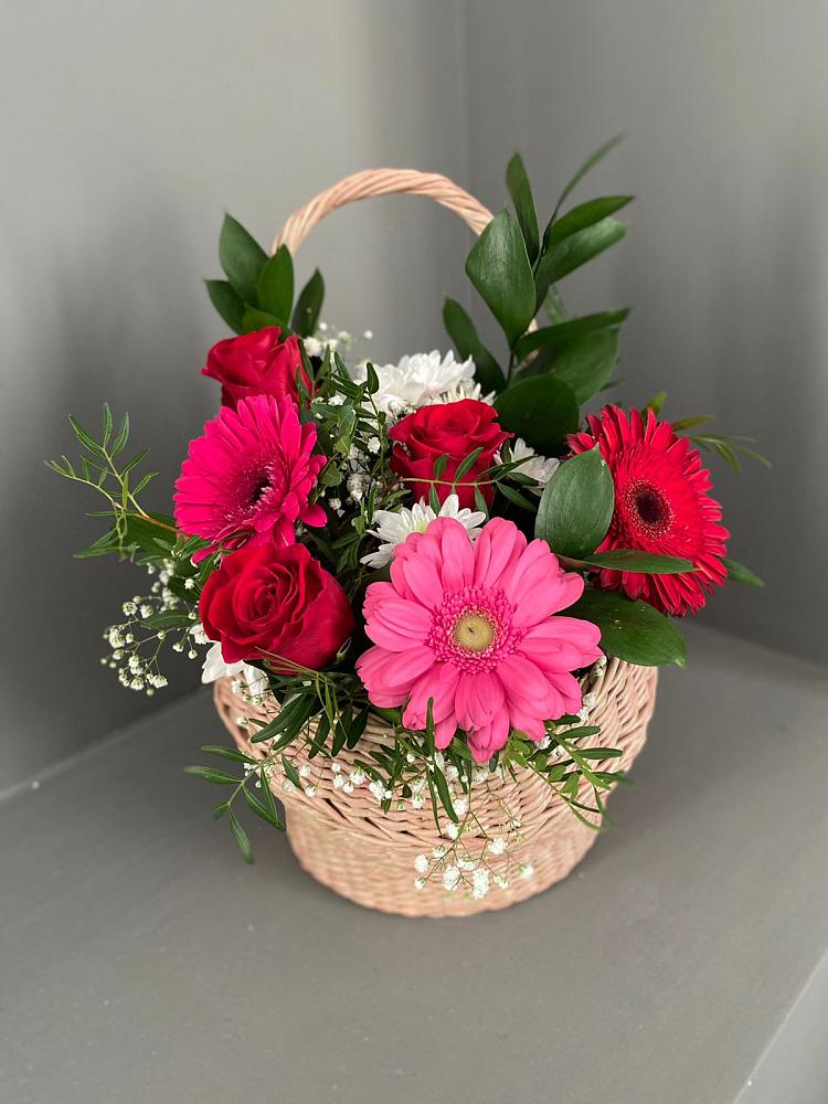 Цветочная композиция из Розы, Хризантемы и Герберы в корзине в Кожино