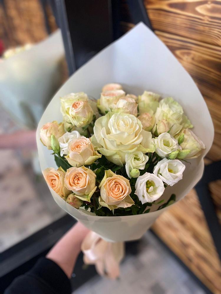 Букет цветов из: Розы и Лизиантусы в Кожино